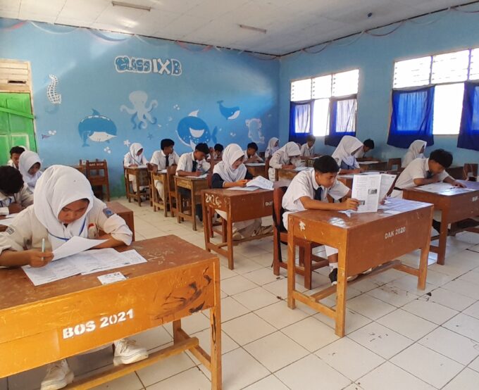 Semangat Pagi di SMPN 2 Bandung: 92 Siswa Kompak Hadapi Ujian Sekolah Tanpa Absen